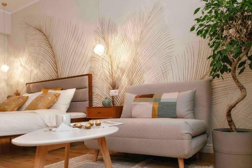 Bright Studio - Top Location - Old Town + Netflix بوخارست المظهر الخارجي الصورة