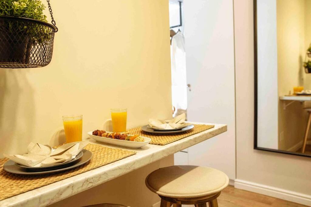Bright Studio - Top Location - Old Town + Netflix بوخارست المظهر الخارجي الصورة