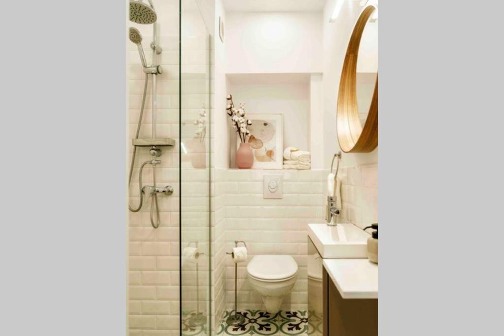 Bright Studio - Top Location - Old Town + Netflix بوخارست المظهر الخارجي الصورة